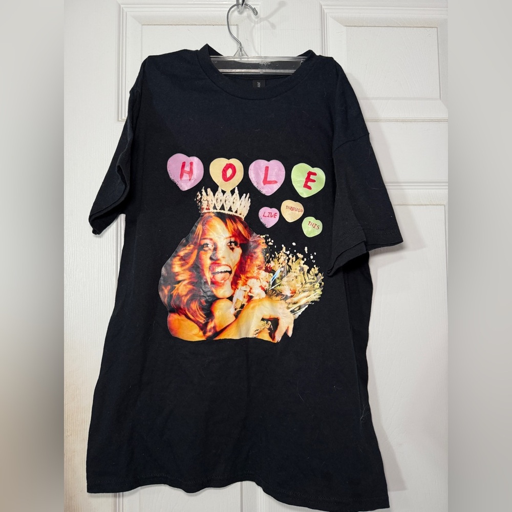 HOLE graphic printed tshirt
